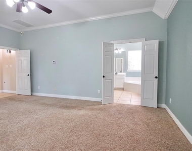 8303 Crescent Knolls Dr Drive - Photo Thumbnail 27
