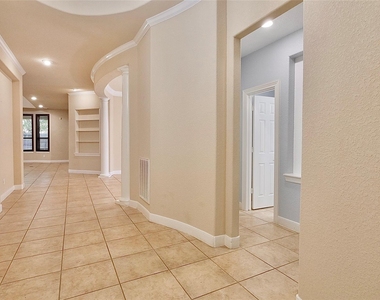 8303 Crescent Knolls Dr Drive - Photo Thumbnail 5