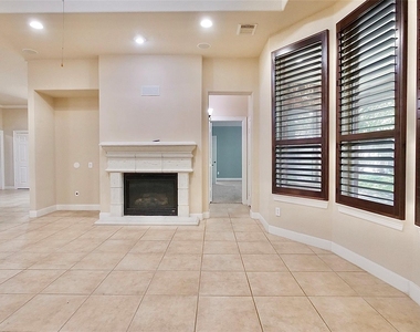 8303 Crescent Knolls Dr Drive - Photo Thumbnail 11