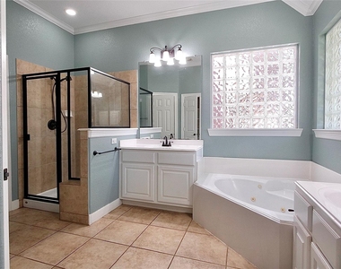 8303 Crescent Knolls Dr Drive - Photo Thumbnail 29