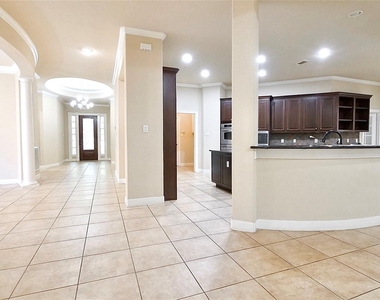 8303 Crescent Knolls Dr Drive - Photo Thumbnail 6