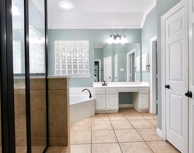 8303 Crescent Knolls Dr Drive - Photo Thumbnail 30