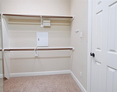 8303 Crescent Knolls Dr Drive - Photo Thumbnail 31