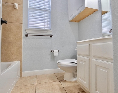 8303 Crescent Knolls Dr Drive - Photo Thumbnail 33