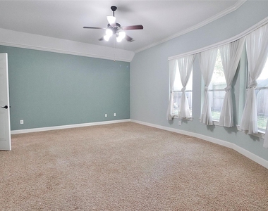 8303 Crescent Knolls Dr Drive - Photo Thumbnail 25