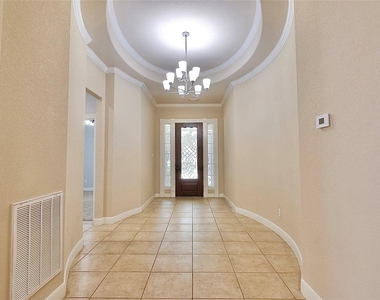 8303 Crescent Knolls Dr Drive - Photo Thumbnail 4