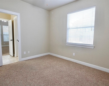 8303 Crescent Knolls Dr Drive - Photo Thumbnail 38