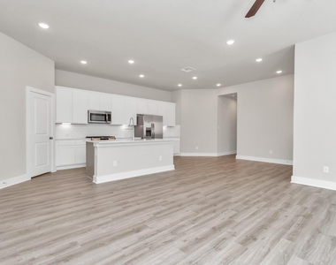 7310 Coconut Bay Drive - Photo Thumbnail 3