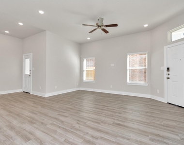 7310 Coconut Bay Drive - Photo Thumbnail 4