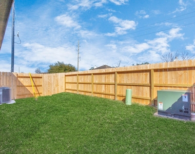 7310 Coconut Bay Drive - Photo Thumbnail 15