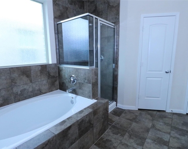 7511 Cypress Pin Oak Drive - Photo Thumbnail 13