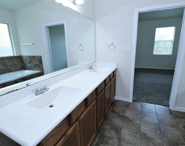 7511 Cypress Pin Oak Drive - Photo Thumbnail 14