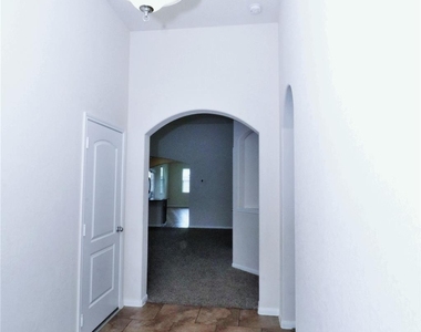 7511 Cypress Pin Oak Drive - Photo Thumbnail 4