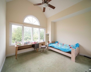 32 Candlewood - Photo Thumbnail 10