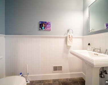 32 Candlewood - Photo Thumbnail 17
