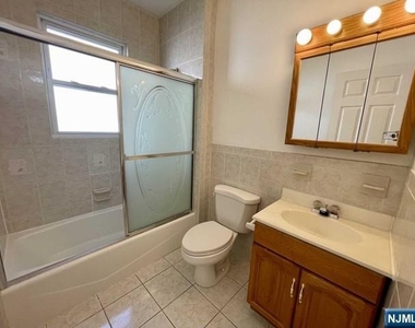26-28 Spruce - Photo Thumbnail 4