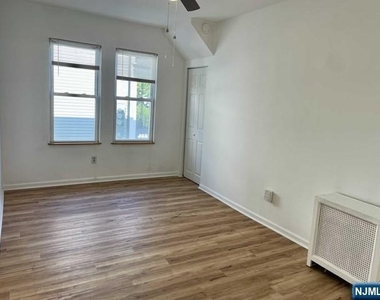 26-28 Spruce - Photo Thumbnail 6