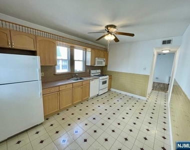 26-28 Spruce - Photo Thumbnail 3