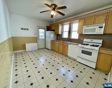 26-28 Spruce - Photo Thumbnail 2