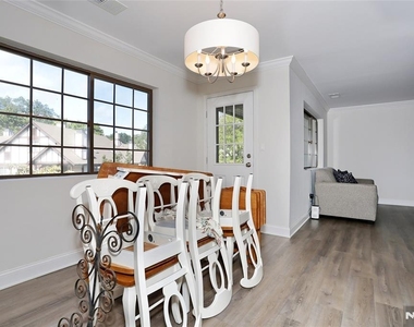 2406 Hemingway - Photo Thumbnail 12