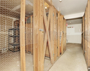 2406 Hemingway - Photo Thumbnail 35