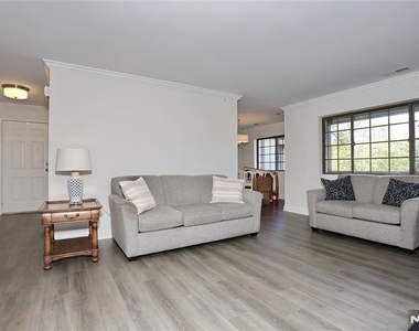 2406 Hemingway - Photo Thumbnail 9