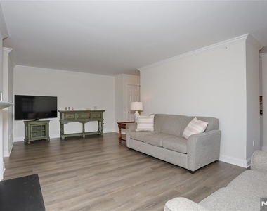 2406 Hemingway - Photo Thumbnail 8