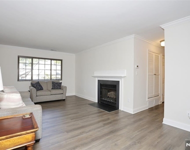 2406 Hemingway - Photo Thumbnail 6