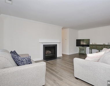 2406 Hemingway - Photo Thumbnail 10