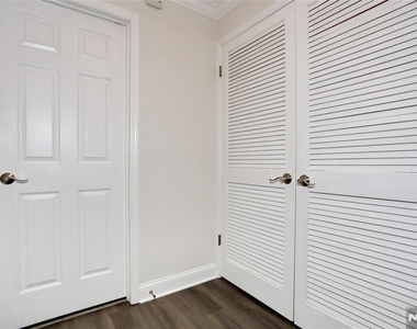 2406 Hemingway - Photo Thumbnail 29