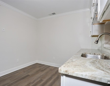 2406 Hemingway - Photo Thumbnail 16