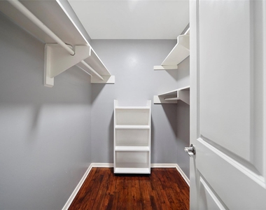 311 Hawthorne Street - Photo Thumbnail 16