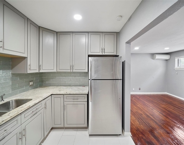 311 Hawthorne Street - Photo Thumbnail 8