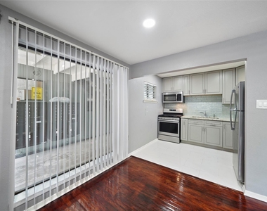 311 Hawthorne Street - Photo Thumbnail 6