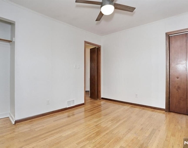 29-31 Linden - Photo Thumbnail 17