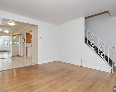 29-31 Linden - Photo Thumbnail 7