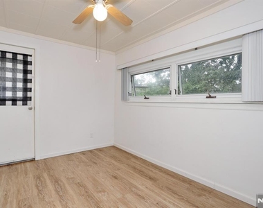 29-31 Linden - Photo Thumbnail 15
