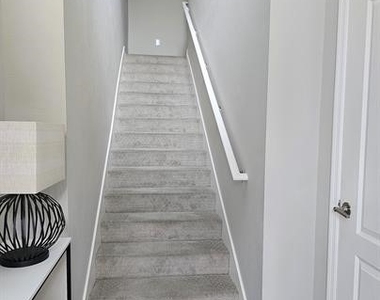 2280 Priory Lane - Photo Thumbnail 3