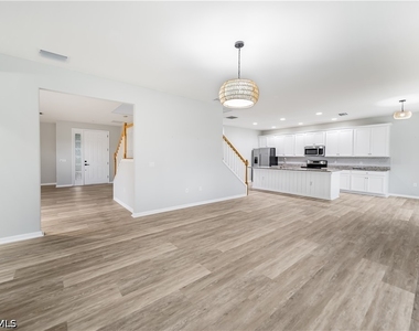 2133 Fairmont Lane - Photo Thumbnail 10
