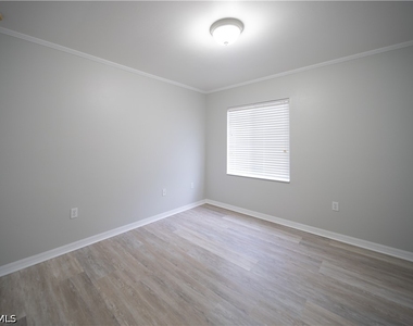 2133 Fairmont Lane - Photo Thumbnail 20