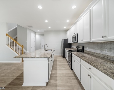 2133 Fairmont Lane - Photo Thumbnail 7