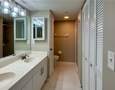 9640 Victoria Lane - Photo Thumbnail 11