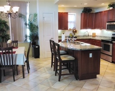 5076 Annunciation Circle - Photo Thumbnail 7