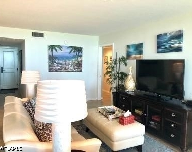 6585 Nicholas Boulevard - Photo Thumbnail 7
