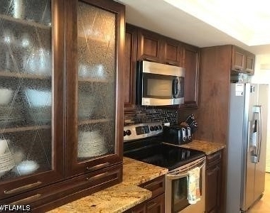 6585 Nicholas Boulevard - Photo Thumbnail 5