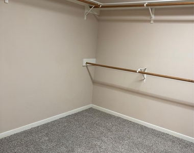 3238 Glenforest Drive - Photo Thumbnail 23