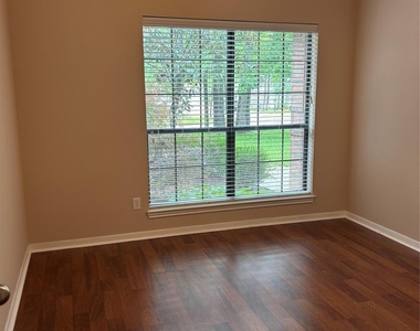 3238 Glenforest Drive - Photo Thumbnail 7