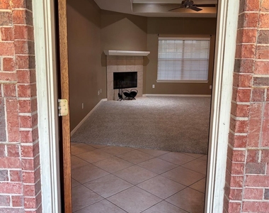 3238 Glenforest Drive - Photo Thumbnail 2