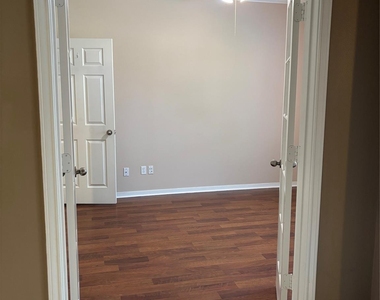 3238 Glenforest Drive - Photo Thumbnail 4