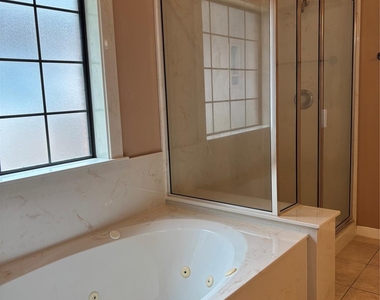 3238 Glenforest Drive - Photo Thumbnail 22